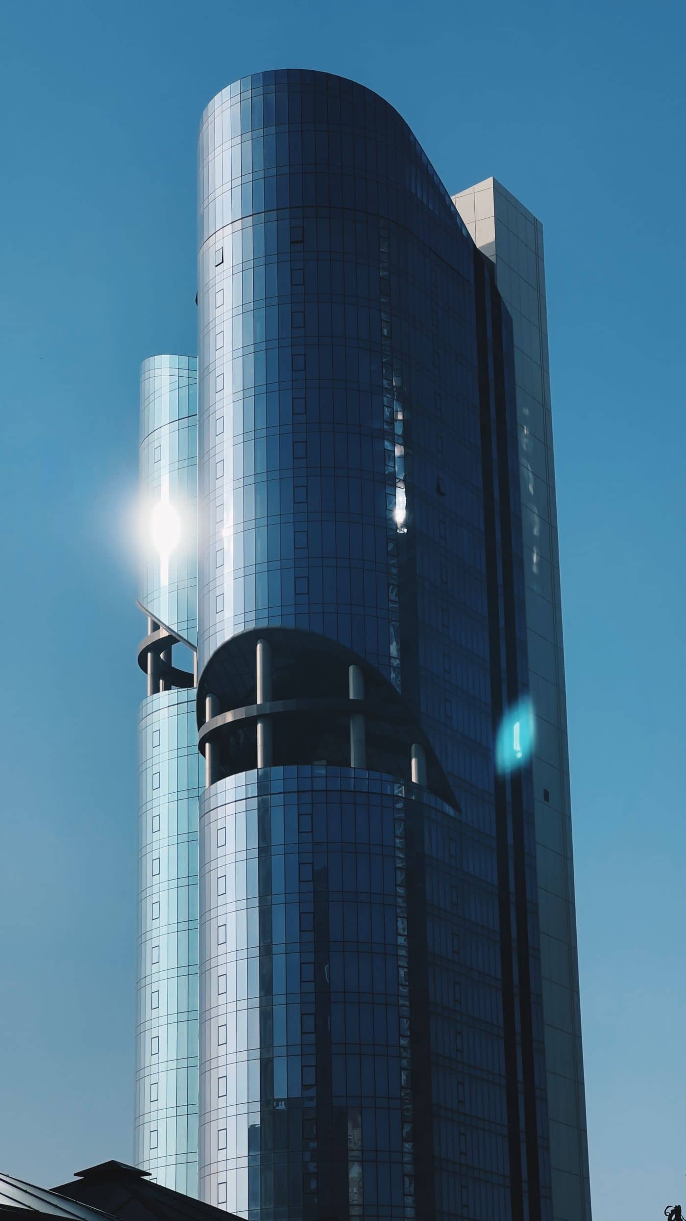 İstanbul'da modern bir ofis kulesi